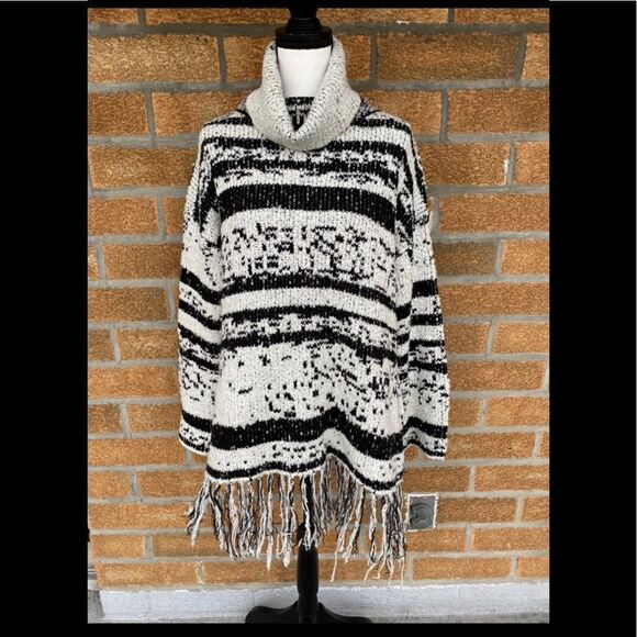 Willow & Clay
Fringed-Trim Cowl-Neck Sweater - Picture 1 of 11